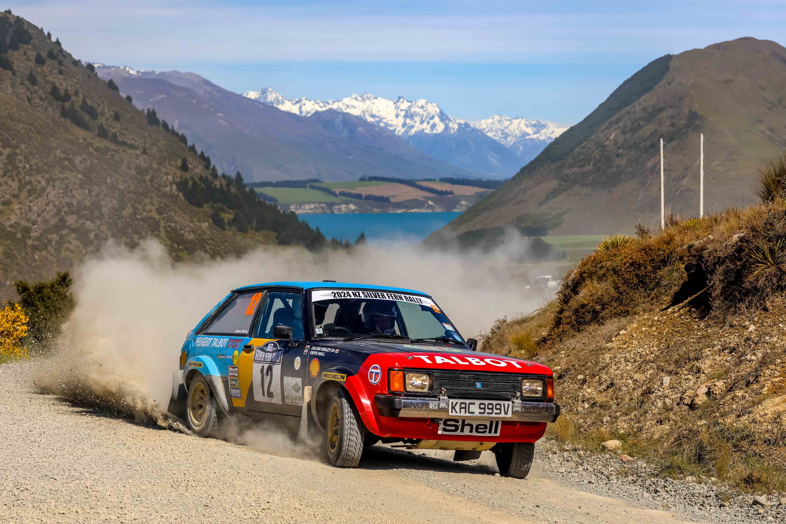 Sweeping gravel stage with elevation